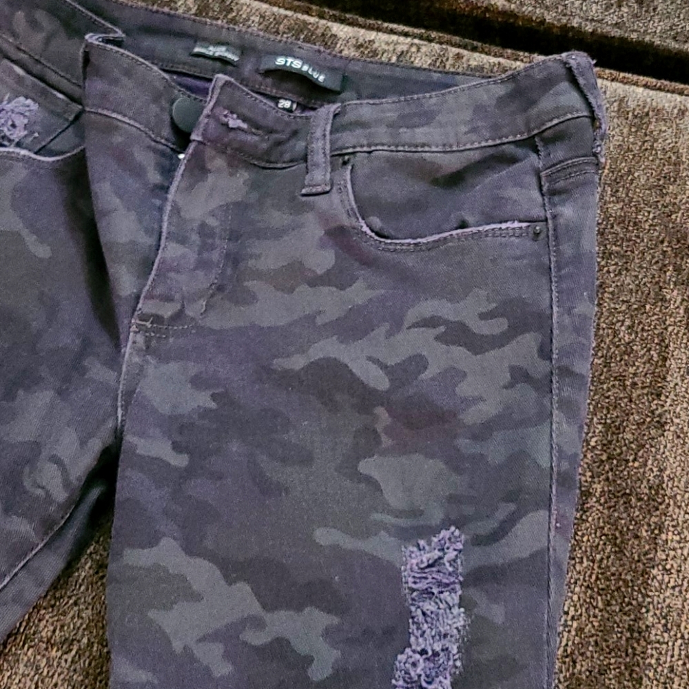 Camo pants 👖💋 - Picture 10 of 14